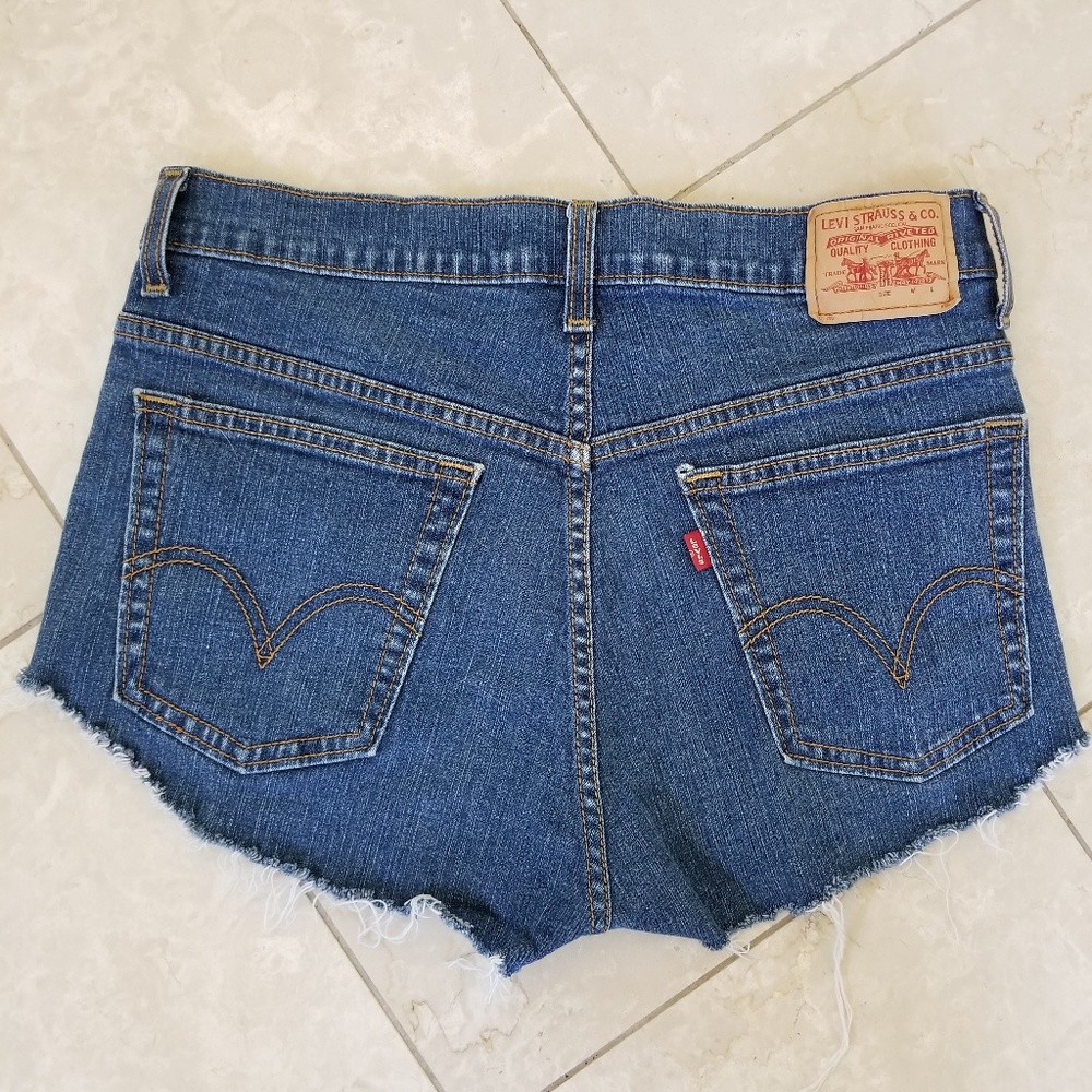 Levi's Distressed Shorts - Picture 5 of 8